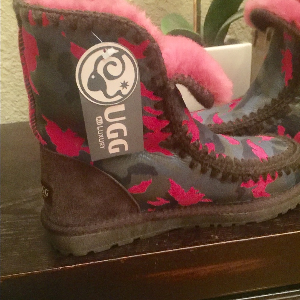Luxery Uggs Camouflage Fits size 6 - 7 NEW